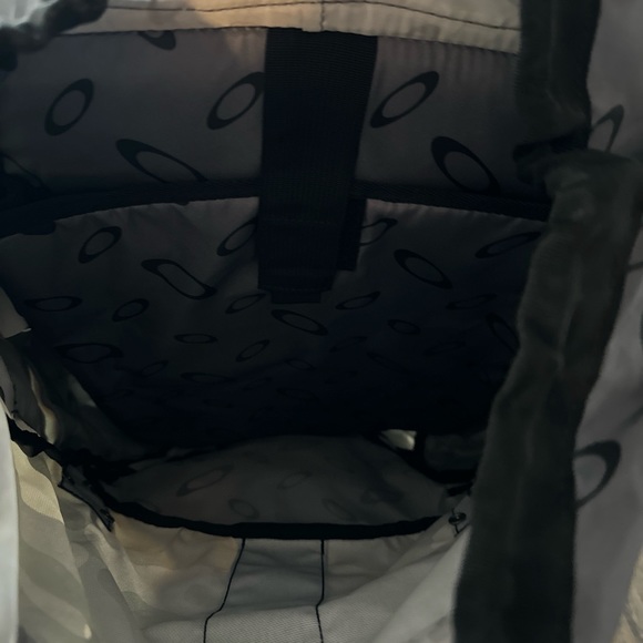 Oakley Mechanism Backpack NWT! Rare! - Picture 8 of 9